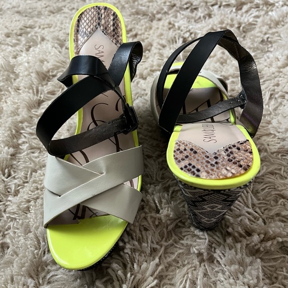 Size 11, wedge sandals with ankle strap, lime green/cream/black - Picture 4 of 7